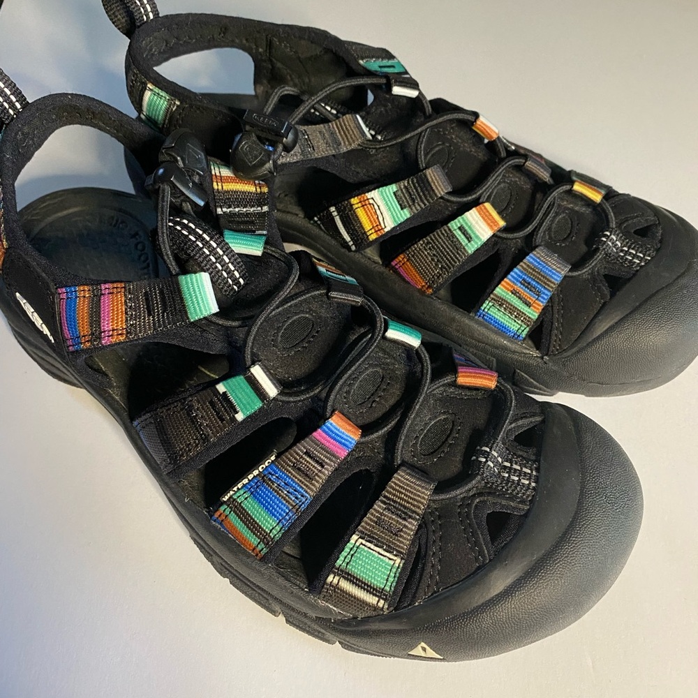 KEEN Women's Sandals with Black and Multicolor Straps Size 8.5